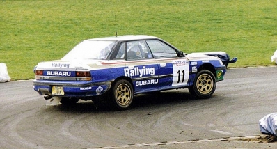 Ari Vatanen - Bruno Berglund
47º Lombard RAC Rally 1991. Subaru Legacy RS (H641 JBW). Clasificado 5º.

Del 24 al 28 de Noviembre, Harrogate, Yorkshire, Inglaterra.
Superficie: tierra.

El Rally tenia un total de 2355.31 Km de los que 565,51 Km divididos en 37 tramos eran especiales.

Se inscribieron 160 equipos, tomaron la salida 151, finalizaron 82.@
Palabras clave: ;Subaru;Legacy;RAC_Rally;Lombard;Gran_Bretaña;1991