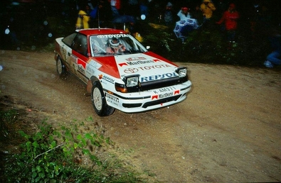 Carlos Sainz Cenamor - Luis Moya
33º Rallye Sanremo - Rallye d'Italia 1991. Toyota Celica GT-4 "ST165" (K-AM 371). Clasificado 6º.

Del 12 al 17 de Octubre, Sanremo, Imperia, Liguria Italia.
Superficie: asfalto - tierra.

El Rally tenia un total de 2185.96 km de los que 572.91 divididos en 31 tramos, eran especiales.

Tomaron la salida 87 equipos, finalizaron 40.@
Palabras clave: ;Toyota;Celica;ST165;Sanremo;1991