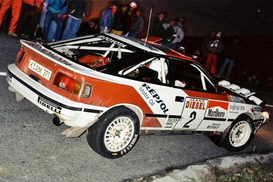 Carlos Sainz Cenamor - Luis Moya
33º Rallye Sanremo - Rallye d'Italia 1991. Toyota Celica GT-4 "ST165" (K-AM 371). Clasificado 6º.

Del 12 al 17 de Octubre, Sanremo, Imperia, Liguria Italia.
Superficie: asfalto - tierra.

El Rally tenia un total de 2185.96 km de los que 572.91 divididos en 31 tramos, eran especiales.

Tomaron la salida 87 equipos, finalizaron 40.@
Palabras clave: ;Toyota;Celica;ST165;Sanremo;1991