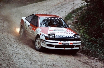 Carlos Sainz Cenamor - Luis Moya
33º Rallye Sanremo - Rallye d'Italia 1991. Toyota Celica GT-4 "ST165" (K-AM 371). Clasificado 6º.

Del 12 al 17 de Octubre, Sanremo, Imperia, Liguria Italia.
Superficie: asfalto - tierra.

El Rally tenia un total de 2185.96 km de los que 572.91 divididos en 31 tramos, eran especiales.

Tomaron la salida 87 equipos, finalizaron 40.@
Palabras clave: ;Toyota;Celica;ST165;Sanremo;1991