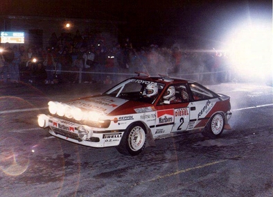 Carlos Sainz Cenamor - Lui­s Moya
33º Rallye Sanremo - Rallye d'Italia 1991. Toyota Celica GT-4 "ST165" (K-AM 371). Clasificado 6º.

Del 12 al 17 de Octubre, Sanremo, Imperia, Liguria Italia.
Superficie: asfalto - tierra.

El Rally tenia un total de 2185.96 km de los que 572.91 divididos en 31 tramos, eran especiales.

Tomaron la salida 87 equipos, finalizaron 40.@
Palabras clave: ;Toyota;Celica;ST165;Sanremo;1991