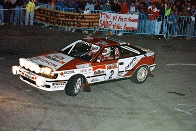 Carlos Sainz Cenamor - Lui­s Moya
33º Rallye Sanremo - Rallye d'Italia 1991. Toyota Celica GT-4 "ST165" (K-AM 371). Clasificado 6º.

Del 12 al 17 de Octubre, Sanremo, Imperia, Liguria Italia.
Superficie: asfalto - tierra.

El Rally tenia un total de 2185.96 km de los que 572.91 divididos en 31 tramos, eran especiales.

Tomaron la salida 87 equipos, finalizaron 40.@
Palabras clave: ;Toyota;Celica;ST165;Sanremo;1991