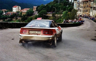 Carlos Sainz Cenamor - Luis Moya
33º Rallye Sanremo - Rallye d'Italia 1991. Toyota Celica GT-4 "ST165" (K-AM 371). Clasificado 6º.

Del 12 al 17 de Octubre, Sanremo, Imperia, Liguria Italia.
Superficie: asfalto - tierra.

El Rally tenia un total de 2185.96 km de los que 572.91 divididos en 31 tramos, eran especiales.

Tomaron la salida 87 equipos, finalizaron 40.@
Palabras clave: ;Toyota;Celica;ST165;Sanremo;1991