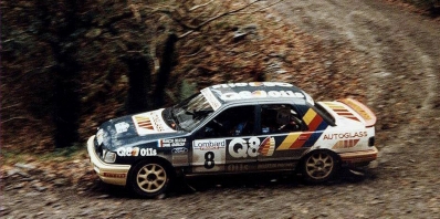 François Delecour - Daniel Grataloup
47º Lombard RAC Rally 1991. Ford Sierra RS Cosworth 4x4 (A1 FMC). Clasificado 6º.
Q8 Team Ford

Del 24 al 28 de Noviembre, Harrogate, Yorkshire, Inglaterra.
Superficie: tierra.

El Rally tenia un total de 2355.31 Km de los que 565,51 Km divididos en 37 tramos eran especiales.

Se inscribieron 160 equipos, tomaron la salida 151, finalizaron 82.@
Palabras clave: Ford;Sierra;Cosworth;Gran_Bretaña;RAC_Rally;Lombard;1991