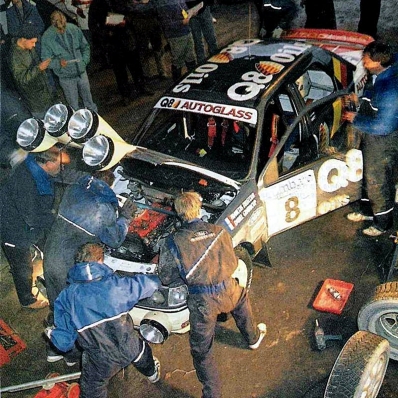 Asistencia del Equipo Q8 Autoglass en el 47º Lombard RAC Rally 1991
En el Ford Sierra RS Cosworth 4x4 (A1 FMC) de François Delecour - Daniel Grataloup, clasificado 6º.

Del 24 al 28 de Noviembre, Harrogate, Yorkshire, Inglaterra.
Superficie: tierra.

El Rally tenia un total de 2355.31 Km de los que 565,51 Km divididos en 37 tramos eran especiales.

Se inscribieron 160 equipos, tomaron la salida 151, finalizaron 82.@
Palabras clave: Ford;Sierra;Cosworth;Gran_Bretaña;RAC_Rally;Lombard;1991;Asistencias