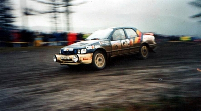 François Delecour - Daniel Grataloup
47º Lombard RAC Rally 1991. Ford Sierra RS Cosworth 4x4 (A1 FMC). Clasificado 6º.
Q8 Team Ford

Del 24 al 28 de Noviembre, Harrogate, Yorkshire, Inglaterra.
Superficie: tierra.

El Rally tenia un total de 2355.31 Km de los que 565,51 Km divididos en 37 tramos eran especiales.

Se inscribieron 160 equipos, tomaron la salida 151, finalizaron 82.@
Palabras clave: Ford;Sierra;Cosworth;Gran_Bretaña;RAC_Rally;Lombard;1991