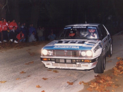 Jorge Recalde - Martin Christie
27º Rallye Catalunya - Costa Brava - Rallye de España 1991. Lancia Delta Integrale 16V (TO 40002P). Clasificado 6º.

Del 10 al 13 de Noviembre, Lloret de Mar, Girona, Catalunya, España.
Superficie: asfalto - tierra.

El Rally tenia un total de 1606.98 km de los que 594.01 km divididos en 35 tramos eran especiales (2 de ellas fueron canceladas SS4 Sant Hilari - Osor de 13.57 Km y SS29 Riera de Merles de 14.36 Km).

Tomaron la salida 76 equipos, finalizaron 33.

© Joan Al
@@
Palabras clave: Lancia;Delta;Integrale;Catalunya;1991