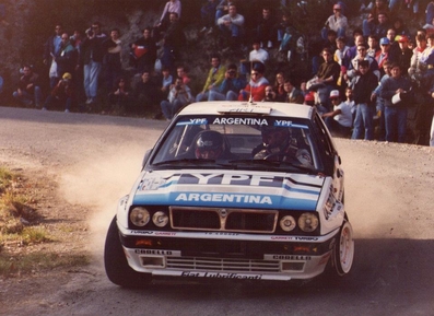 Jorge Recalde - Martin Christie
27º Rallye Catalunya - Costa Brava - Rallye de España 1991. Lancia Delta Integrale 16V (TO 40002P). Clasificado 6º.

Del 10 al 13 de Noviembre, Lloret de Mar, Girona, Catalunya, España.
Superficie: asfalto - tierra.

El Rally tenia un total de 1606.98 km de los que 594.01 km divididos en 35 tramos eran especiales, (2 de ellas fueron canceladas SS4 Sant Hilari - Osor de 13.57 Km y SS29 Riera de Merles de 14.36 Km).

Tomaron la salida 76 equipos, finalizaron 33.

© Joan Al
SS16 Coll de Merolla de 14,10Km
@@
Palabras clave: Lancia;Delta;Integrale;Catalunya;1991;España;Spain