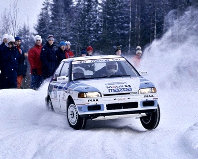 Hannu Mikkola - Johnny Johansson
40º Internacional Suecia Rally 1991. Mazda 323 GTX (JYS 158). Clasificado 7º.

Del 16 al 18 de Febrero, Karlstad, Suecia.
Superficie: nieve - nieve.

El Rally tenia un total de 1475.10 km de los que 519.90 km divididos en 29 tramos eran especiales.

Se inscribieron 108 equipos, tomaron la salida 108, finalizaron 74.@
Palabras clave: ;Mazda;GTX;Suecia;1991;Nieve