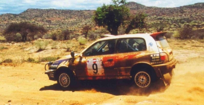 Mike Kirkland - Surinder Thatthi
39º Martini Safari Rally Kenya 1991. Nissan Sunny GTI-R (H3 NME). Clasificado 7º.
Nissan Motorsports Europe

Del 27 de Marzo al 1 de Abril, Nairobi, Kenya, África.
Superficie: tierra.

El Rally tenia un total de 4520.76 km con 79 controles horarios.

Tomaron la salida 57 equipos, finalizaron 27.@
Palabras clave: Safari;Nissan;Sunny;1991