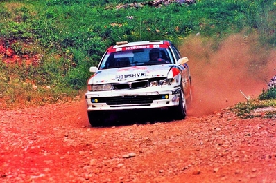 Kenneth Eriksson - Staffan Parmander
38º Acropolis Rally 1991. Mitsubishi Galant VR-4. Clasificado 7º.

Del 1 al 6 de Junio, Atenas, Grecia.
Superficie: tierra.

El Rally tenia un total de 1.776,55 km de los que 597.35 km divididos en 48 tramos eran especiales, (una de ellas fue cancelada SS22 Aghia Triada de 9,55 Km).

Tomaron al salida 94 equipos, finalizaron 37.@
Palabras clave: ;Mitsubishi;Galant;Acropolis;Grecia;1991