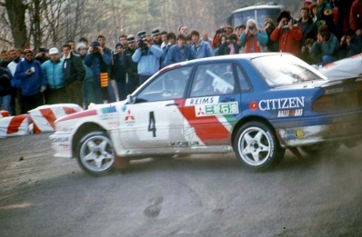 Timo Salonen - Voitto Silander
59º Rallye Automobile de Monte-Carlo 1991. Mitsubishi Galant VR-4. Clasificado 8º.
El Rally tenia un total de 3390 km de los que 625.89 km divididos en 27 tramos, eran especiales.
Tomaron la salida 165 equipos, finalizaron 75.@
Palabras clave: Timo_Salonen;Montecarlo;Mitsubishi;Galant;VR-4;1991