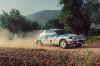 Hannu Mikkola - Johnny Johansson
38º Acropolis Rally 1991. Mazda 323 GTX. Clasificado 8º.

Del 1 al 6 de Junio, Atenas, Grecia.
Superficie: tierra.

El Rally tenia un total de 1.776,55 km de los que 597.35 km divididos en 48 tramos eran especiales, (una de ellas fue cancelada SS22 Aghia Triada de 9,55 Km).

Tomaron al salida 94 equipos, finalizaron 37.@
Palabras clave: ;Johnny_Johansson;Mazda;Acropolis;1991