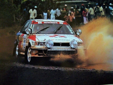 Kenjiro Shinozuka - John Meadows
39º Martini Safari Rally Kenya 1991. Mitsubishi Galant VR-4 (KNY79SO710). Clasificado 8º.
Mitsubishi Oil Ralliart

Del 27 de Marzo al 1 de Abril, Nairobi, Kenya, África.
Superficie: tierra.

El Rally tenia un total de 4520.76 km con 79 controles horarios.

Tomaron la salida 57 equipos, finalizaron 27.@
Palabras clave: Mitsubishi;Galant;Safari;1991