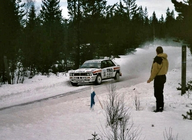 Didier Auriol - Bernard Occelli
40º International Swedish Rally 1991. Lancia Delta Integrale 16V (TO 40002P). Clasificado 9º.
Jolly Club

Del 16 al 18 de Febrero, Karlstad, Suecia.
Superficie: nieve - nieve.

El Rally tenia un total de 1475.10 km de los que 519.90 km divididos en 29 tramos eran especiales.

Se inscribieron 108 equipos, tomaron la salida 108, finalizaron 74.@
Palabras clave: Didier_Auriol;Lancia;Delta;Integrale;Suecia;1991;Nieve