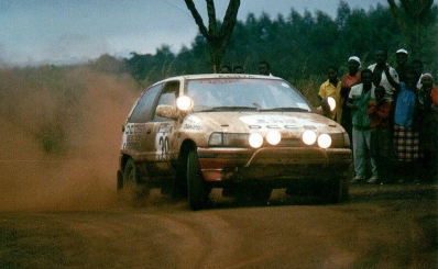 Ashok Pattni - Raffiq Cassam
39º Martini Safari Rally Kenya 1991. Daihatsu Charade GTi. Clasificado 11º.

Del 27 de Marzo al 1 de Abril, Nairobi, Kenya, África.
Superficie: tierra.

El Rally tenia un total de 4520.76 km con 79 controles horarios.

Tomaron la salida 57 equipos, finalizaron 27.@
Palabras clave: Daihatsu;Charade;Safari;1991