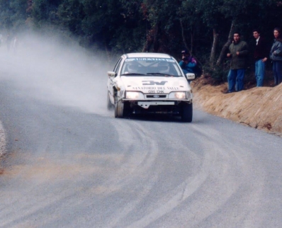Carlos Menem Jr. - Victor H. Zucchini
27º Rallye Catalunya - Costa Brava - Rallye de España 1991. Ford Sierra Cosworth 4x4 (G95 CHK). clasificado 11º.
Mike Little Preparations

Del 10 al 13 de Noviembre, Lloret de Mar, Girona, Catalunya, España.
Superficie: asfalto - tierra.

El Rally tenia un total de 1606.98 km de los que 594.01 km divididos en 35 tramos eran especiales, (2 de ellas fueron canceladas SS4 Sant Hilari - Osor de 13.57 Km y SS29 Riera de Merles de 14.36 Km).

Tomaron la salida 76 equipos, finalizaron 33.@
Palabras clave: Ford;Sierra;Cosworth;Catalunya;Costa_Brava;1991;España;Spain