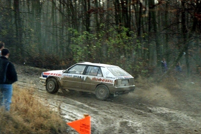 Didier Auriol - Bernard Occelli
47º Lombard RAC Rally 1991. Lancia Delta Integrale 16V (TO 76854R). Clasificado 12º.

Del 24 al 28 de Noviembre, Harrogate, Yorkshire, Inglaterra.
Superficie: tierra.

El Rally tenia un total de 2355.31 Km de los que 565,51 Km divididos en 37 tramos eran especiales.

Se inscribieron 160 equipos, tomaron la salida 151, finalizaron 82.@
Palabras clave: Didier_Auriol;Lancia;Delta;Integrale;RAC_Rally;Lombard;Gran_Bretaña;1991;Inglaterra