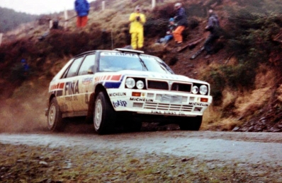 Didier Auriol - Bernard Occelli
47º Lombard RAC Rally 1991. Lancia Delta Integrale 16V (TO 76854R). Clasificado 12º.

Del 24 al 28 de Noviembre, Harrogate, Yorkshire, Inglaterra.
Superficie: tierra.

El Rally tenia un total de 2355.31 Km de los que 565,51 Km divididos en 37 tramos eran especiales.

Se inscribieron 160 equipos, tomaron la salida 151, finalizaron 82.@
Palabras clave: Didier_Auriol;Lancia;Delta;Integrale;RAC_Rally;Lombard;Gran_Bretaña;1991;Inglaterra