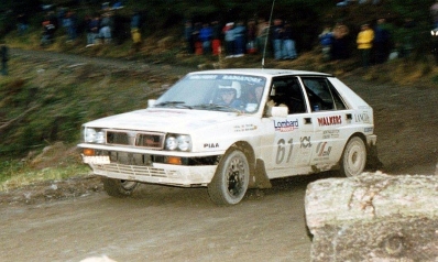 Steve Smith - Brian Hughes
47º Lombard RAC Rally 1991. Lancia Delta HF Integrale. Clasificado 23º.

Del 24 al 28 de Noviembre, Harrogate, Yorkshire, Inglaterra.
Superficie: tierra.

El Rally tenia un total de 2355.31 Km de los que 565,51 Km divididos en 37 tramos eran especiales.

Se inscribieron 160 equipos, tomaron la salida 151, finalizaron 82.@
Palabras clave: Lancia;Delta;integrale;Gran_Bretaña;RAC_Rally;Lombard;1991