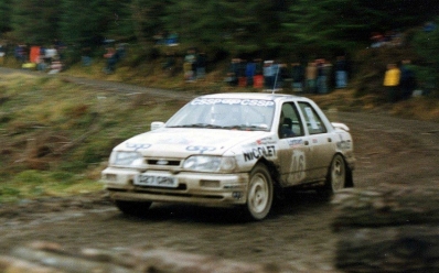 Nigel Worswick - Derek Fryer
47º Lombard RAC Rally 1991. Ford Sierra RS Cosworth 4x4. Clasificado 30º.

Del 24 al 28 de Noviembre, Harrogate, Yorkshire, Inglaterra.
Superficie: tierra.

El Rally tenia un total de 2355.31 Km de los que 565,51 Km divididos en 37 tramos eran especiales.

Se inscribieron 160 equipos, tomaron la salida 151, finalizaron 82.@
Palabras clave: Ford;Sierra;RS;Cosworth;Gran_Bretaña;RAC_Rally;Lombard;1991