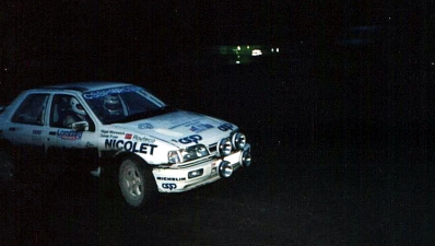 Nigel Worswick - Derek Fryer
47º Lombard RAC Rally 1991. Ford Sierra RS Cosworth 4x4. Clasificado 30º.

Del 24 al 28 de Noviembre, Harrogate, Yorkshire, Inglaterra.
Superficie: tierra.

El Rally tenia un total de 2355.31 Km de los que 565,51 Km divididos en 37 tramos eran especiales.

Se inscribieron 160 equipos, tomaron la salida 151, finalizaron 82.@
Palabras clave: Ford;Sierra;RS;Cosworth;Gran_Bretaña;RAC_Rally;Lombard;1991