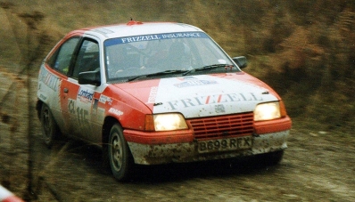 Graeme Presswell - Phil Cottam
47º Lombard RAC Rally 1991. Vauxhall Astra (B699 RFX). Clasificado 46º.

Del 24 al 28 de Noviembre, Harrogate, Yorkshire, Inglaterra.
Superficie: tierra.

El Rally tenia un total de 2355.31 Km de los que 565,51 Km divididos en 37 tramos eran especiales.

Se inscribieron 160 equipos, tomaron la salida 151, finalizaron 82.@
Palabras clave: Vauxhall;Astra;Opel;Kadett;Gran_Bretaña;RAC_Rally;Lombard;1991