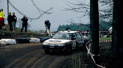 Markku Alen - Ilkka Kivimaki
47º Lombard RAC Rally 1991. Subaru Legacy RS (H66IFFC). Abandonó por accidente en SS31 Pundershaw de 39.98 km.

Del 24 al 28 de Noviembre, Harrogate, Yorkshire, Inglaterra.
Superficie: tierra.

El Rally tenia un total de 2355.31 Km de los que 565,51 Km divididos en 37 tramos eran especiales.

Se inscribieron 160 equipos, tomaron la salida 151, finalizaron 82.@
Palabras clave: Markku_Alen;Subaru;Legacy;RS;Gran_Bretaña;RAC_Rally;Lombard;1991