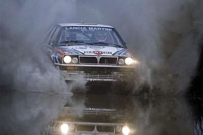 Massimo (Miki) Biasion - Tiziano Siviero
47º Lombard RAC Rally 1991. Lancia Delta Integrale 16v. Abandonó por accidente en SS21 Clocaenog South de 6.34 km.

Del 24 al 28 de Noviembre, Harrogate, Yorkshire, Inglaterra.
Superficie: tierra.

El Rally tenia un total de 2355.31 Km de los que 565,51 Km divididos en 37 tramos eran especiales.

Se inscribieron 160 equipos, tomaron la salida 151, finalizaron 82.@
Palabras clave: ;Tiziano_Siviero;Lancia;Delta;Integrale;Gran_Bretaña;RAC_Rally;Lombard;1991
