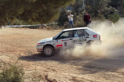 Jesus Puras - Jose Arrarte
27º Rallye Catalunya - Costa Brava - Rallye de España 1991. Lancia Delta HF (TO 40001P) Integrale 16v. Abandonó por motor en SS31 Lloret de Mar de 14.75 Km.

Del 10 al 13 de Noviembre, Lloret de Mar, Girona, Catalunya, España.
Superficie: asfalto - tierra.

El Rally tenia un total de 1606.98 km de los que 594.01 km divididos en 35 tramos eran especiales, (2 de ellas fueron canceladas SS4 Sant Hilari - Osor de 13.57 Km y SS29 Riera de Merles de 14.36 Km).

Tomaron la salida 76 equipos, finalizaron 33.@
Palabras clave: Lancia;Delta;Integrale;Catalunya;Costa_Brava;1991;Spain;España