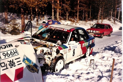 Timo Salonen - Voitto Silander
40º Internacional Suecia Rally 1991. Mitsubishi Galant VR-4 (H996 HVW). Abandonó por accidente en SS11 Skog de 16.78 km

Del 16 al 18 de Febrero, Karlstad, Suecia.
Superficie: nieve - nieve.

El Rally tenia un total de 1475.10 km de los que 519.90 km divididos en 29 tramos eran especiales.

Se inscribieron 108 equipos, tomaron la salida 108, finalizaron 74.@
Palabras clave: Timo_Salonen;Mitsubishi;Galant;VR-4;Suecia;1991;Crash