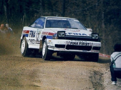 Marc Duez - Klaus Wicha
25º Rallye de Portugal - Vinho do Porto 1991. Toyota Celica GT-4 -ST165- (K-AM 6212). Abandonó por problemas eléctricos en SS19 Santa Luzia de 19.00 km.
Toyota Fina Team

Del 5 al 9 de Marzo, Portugal.
Superficie: asfalto - tierra.

El Rally tenia un total de 2041.26 Km de los que 564.20 Km divididos en 38 tramos eran especiales (2 de ellos fueron cancelados SS2 Gradil de 9 Km y SS28 Viseu de 29.90 Km).

Se inscribieron 106 equipos, tomaron la salida 95, finalizaron 28.@
Palabras clave: Toyota;Celica;Portugal;1991
