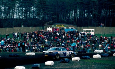 Colin McRae - Derek Ringer
47º Lombard RAC Rally 1991. Subaru Legacy RS (H187 GUD). Abandonó por accidente en SS30 Broomylinn de 26.42 Km.

Del 24 al 28 de Noviembre, Harrogate, Yorkshire, Inglaterra.
Superficie: tierra.

El Rally tenia un total de 2355.31 Km de los que 565,51 Km divididos en 37 tramos eran especiales.

Se inscribieron 160 equipos, tomaron la salida 151, finalizaron 82.@
Palabras clave: ;Suberu;Legacy;RS;Gran_Bretaña;RAC_Rally;Lombard;1991