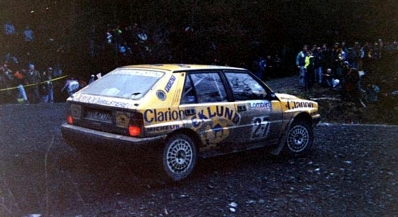 Per Eklund - Jan-Olof Bohlin
47º Lombard RAC Rally 1991. Lancia Delta Integrale 16V. Abandonó por el diferencial del coche en SS31 Pundershaw de 39.98 km.

Del 24 al 28 de Noviembre, Harrogate, Yorkshire, Inglaterra.
Superficie: tierra.

El Rally tenia un total de 2355.31 Km de los que 565,51 Km divididos en 37 tramos eran especiales.

Se inscribieron 160 equipos, tomaron la salida 151, finalizaron 82.@
Palabras clave: ;Lancia;Delta;Integrale;Gran_Bretaña;RAC_Rally;Lombard;1991