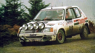 Capi Saiz - Vicente Garcia
47º Lombard RAC Rally 1991. Peugeot 205 Rallye (B-7514-LG). Abandonó por accidente en SS28 Redesdale de 25.91 Km.

Del 24 al 28 de Noviembre, Harrogate, Yorkshire, Inglaterra.
Superficie: tierra.

El Rally tenia un total de 2355.31 Km de los que 565,51 Km divididos en 37 tramos eran especiales.

Se inscribieron 160 equipos, tomaron la salida 151, finalizaron 82.@
Palabras clave: Peugeot;GTI;Gran_Bretaña;RAC_Rally;Lombard;1991