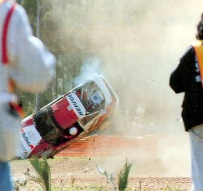 Carlos Sainz Cenamor - Lui­s Moya
4º Commonwealth Bank Rally Australia 1991. Toyota Celica GT-4 (ST165) (K-AM 4083). Abandonó por accidente en SS14 Bunnings Central de 6.33 Km.

Del 20 al 24 Septiembre, Perth, Australia.
Superficie: tierra.

El Rally tenia un total de 2,072.12 Km de los que 592.59 Km divididos en 39 tramos eran especiales.

Se inscribieron 59 equipos, tomaron la salida 59, finalizaron 36.@
Palabras clave: ;Toyota;Celica;ST165;Australia;1991;crash