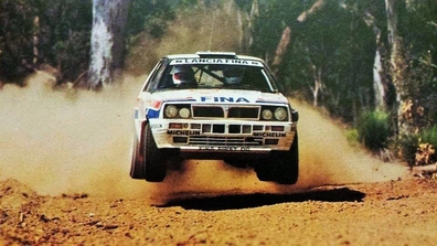 Didier Auriol - Bernard Occelli
4º Commonwealth Bank Rally Australia 1991. Lancia Delta Integrale 16V. Abandonó por motor en SS30 Bunbury Super Special de 2.87 Km.

Del 20 al 24 Septiembre, Perth, Australia.
Superficie: tierra.

El Rally tenia un total de 2,072.12 Km de los que 592.59 Km divididos en 39 tramos eran especiales.

Se inscribieron 59 equipos, tomaron la salida 59, finalizaron 36.@
Palabras clave: Didier_Auriol;Lancia;Delta;Integrale;Australia;1991