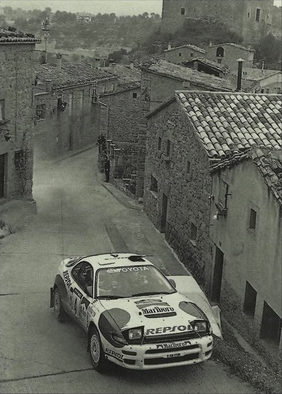 Carlos Sainz Cenamor - Luís Rodríguez Moya
28º Rallye de España - Catalunya - Costa Brava 1992. Toyota Celica Turbo 4WD -ST185- (K-AM 2134). Clasificado 1º.

Foto: saliendo del pueblo de Rajadell.
Tramo :SS16 Rajadell - Castellfollit del Boix de 21.05 km.

Del 8 al 11 de Noviembre, Lloret de Mar, Girona, Catalunya, España.
Superficie: asfalto - tierra.

El Rally tenia un total de 1,505.08 Km de los que 519.65 Km divididos en 29 tramos eran especiales, (uno de ellos fue cancelado SS7).

Se inscribieron 79 equipos, tomaron la salida 74, finalizaron 31.@
Palabras clave: ;Toyota;Celica;Catalunya;España;Spain;1992