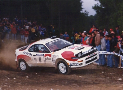 Carlos Sainz Cenamor - Luís Rodríguez Moya
28º Rallye de España - Catalunya - Costa Brava 1992. Toyota Celica Turbo 4WD -ST185- (K-AM 2134). Clasificado 1º.
Foto: SS19 Montmajor - Casserres de 12.62 km.

Del 8 al 11 de Noviembre, Lloret de Mar, Girona, Catalunya, España.
Superficie: asfalto - tierra.

El Rally tenia un total de 1,505.08 Km de los que 519.65 Km divididos en 29 tramos eran especiales, (uno de ellos fue cancelado SS7).

Se inscribieron 79 equipos, tomaron la salida 74, finalizaron 31.

© Joan Al.
@@
Palabras clave: ;Toyota;Celica;Catalunya;España;Spain;1992