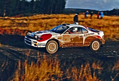 Carlos Sainz Cenamor - Lui­s Moya
48º Lombard RAC Rally 1992. Toyota Celica Turbo 4WD ST185 (K-AM 2163). Clasificado 1º.

Del 22 al 25 de Noviembre, Chester, Cheshire, Inglaterra.
Superficie: tierra.

El Rally tenia un total de 2596.53 km de los que 565.41 km divididos en 34 tramos eran especiales (una de ellas fue cancelada SS24 Kershope de 33.03 Km).

Se inscribieron 162 equipos, tomaron la salida 157, finalizaron 101.@
Palabras clave: ;Toyota;Celica;ST185;Gran_Bretaña;1992;RAC_Rally;Inglaterra