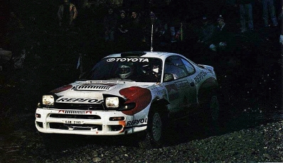 Carlos Sainz Cenamor - Lui­s Moya
48º Lombard RAC Rally 1992. Toyota Celica Turbo 4WD ST185 (K-AM 2163). Clasificado 1º.

Del 22 al 25 de Noviembre, Chester, Cheshire, Inglaterra.
Superficie: tierra.

El Rally tenia un total de 2596.53 km de los que 565.41 km divididos en 34 tramos eran especiales (una de ellas fue cancelada SS24 Kershope de 33.03 Km).

Se inscribieron 162 equipos, tomaron la salida 157, finalizaron 101.@
Palabras clave: ;Toyota;Celica;ST185;Gran_Bretaña;1992;RAC_Rally;Inglaterra