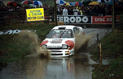 Carlos Sainz Cenamor - Lui­s Moya
48º Lombard RAC Rally 1992. Toyota Celica Turbo 4WD ST185 (K-AM 2163). Clasificado 1º.
Toyota Team Europe

Del 22 al 25 de Noviembre, Chester, Cheshire, Inglaterra.
Superficie: tierra.

El Rally tenia un total de 2596.53 km de los que 565.41 km divididos en 34 tramos eran especiales (una de ellas fue cancelada SS24 Kershope de 33.03 Km).

Se inscribieron 162 equipos, tomaron la salida 157, finalizaron 101.@
Palabras clave: Toyota;Celica;ST185;Gran_Bretaña;1992;RAC_Rally;Inglaterra