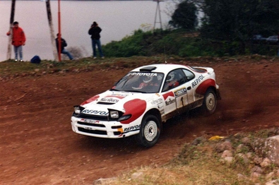 Carlos Sainz - Luis Moya
12º Rally YPF Argentina 1992. Toyota Celica Turbo 4WD -ST185- (K-AM 1694). Clasificado 2º.

Del 22 al 25 de Julio, Tucuman, Argentina.
Superficie: tierra.

El Rally tenia un total de 1818.61 km de los que 458.19 km divididos en 28 tramos eran especiales (5 de ellas fueron canceladas, SS5 San Pablo - San Javier de 23,58 Km, SS13 Yunca Suma - Alpachiri 1 de 29,56 Km, SS21 Singuil - Las Chacritas 2 de 30,50 Km, SS22 Yunca Suma - Alpachiri 2 de 29,56 Km y SS24 Timbo Viejo - El Cadillal 2 de 8,07 Km).

Tomaron la salida 82 equipos, finalizaron 32.
@
Palabras clave: ;Toyota;Celica;ST185;Argentina;1992