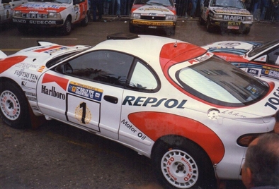 Carlos Sainz - Luis Moya
12º Rally YPF Argentina 1992. Toyota Celica Turbo 4WD -ST185- (K-AM 1694). Clasificado 2º.

Del 22 al 25 de Julio, Tucuman, Argentina.
Superficie: tierra.

El Rally tenia un total de 1818.61 km de los que 458.19 km divididos en 28 tramos eran especiales (5 de ellas fueron canceladas, SS5 San Pablo - San Javier de 23,58 Km, SS13 Yunca Suma - Alpachiri 1 de 29,56 Km, SS21 Singuil - Las Chacritas 2 de 30,50 Km, SS22 Yunca Suma - Alpachiri 2 de 29,56 Km y SS24 Timbo Viejo - El Cadillal 2 de 8,07 Km).

Tomaron la salida 82 equipos, finalizaron 32.
@
Palabras clave: ;Toyota;Celica;ST185;Argentina;1992