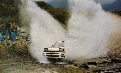 Carlos Sainz - Luis Moya
12º Rally YPF Argentina 1992. Toyota Celica Turbo 4WD -ST185- (K-AM 1694). Clasificado 2º.

Del 22 al 25 de Julio, Tucuman, Argentina.
Superficie: tierra.

El Rally tenia un total de 1818.61 km de los que 458.19 km divididos en 28 tramos eran especiales (5 de ellas fueron canceladas, SS5 San Pablo - San Javier de 23,58 Km, SS13 Yunca Suma - Alpachiri 1 de 29,56 Km, SS21 Singuil - Las Chacritas 2 de 30,50 Km, SS22 Yunca Suma - Alpachiri 2 de 29,56 Km y SS24 Timbo Viejo - El Cadillal 2 de 8,07 Km).

Tomaron la salida 82 equipos, finalizaron 32.
@
Palabras clave: ;Toyota;Celica;ST185;Argentina;1992