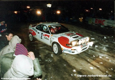 Carlos Sainz Cenamor - Luís Rodríguez Moya
60º Rallye Automobile de Monte-Carlo 1992. Toyota Celica Turbo 4WD -ST185-(K-AM 8524). Clasificado 2º.

Del 23 al 29 de Enero, Monte-Carlo.
Superficie: asfalto - nieve.

El Rally tenia un total de 3317.61 km de los que 628.29 km divididos en 26 tramos eran especiales (1 de ellas fue cancelada SS23 Col de Turini 3 de 22,21 Km).

Tomaron la salida 141 equipos, finalizaron 76.@
Palabras clave: ;Luis_Moya;Toyota_Celica;ST185;Montecarlo;1992