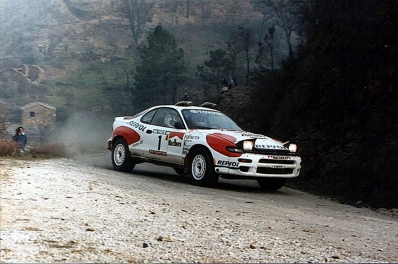 Carlos Sainz Cenamor - Luis Moya
26º Rallye de Portugal - Vinho do Porto 1992. Toyota Celica Turbo 4WD -ST185- (K-AM 8202). Clasificado 3º.

Del 3 al 7 de Marzo, Portugal.
Superficie: tierra.

El Rally tenia un total de 2211.17 km de los que 577.38 km divididos en 40 tramos, eran especiales.

Se inscribieron 114 equipos, tomaron la salida 100, finalizaron 31.@
Palabras clave: ;Toyota;Celica;ST185;1992;Portugal