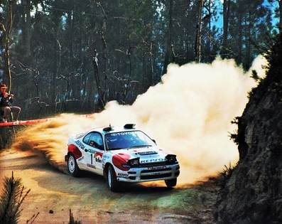 Carlos Sainz Cenamor - Luis Moya
26º Rallye de Portugal - Vinho do Porto 1992. Toyota Celica Turbo 4WD -ST185- (K-AM 8202). Clasificado 3º.

Del 3 al 7 de Marzo, Portugal.
Superficie: tierra.

El Rally tenia un total de 2211.17 km de los que 577.38 km divididos en 40 tramos, eran especiales.

Se inscribieron 114 equipos, tomaron la salida 100, finalizaron 31.@
Palabras clave: ;Toyota;Celica;ST185;1992;Portugal
