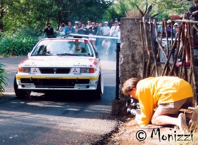 Erwin Weber - Manfred Hiemer
33º Rali Vinho da Madeira 1992. Mitsubishi Galant VR-4 (GG-V 6). Clasificado 4º.
Mitsubishi Motors Deutschland

Del 6 al 9 de Agosto, Funchal, Madeira, Portugal.
Superficie: asfalto.

El Rally constaba de dos etapas y 298.08 km cronometrados divididos en 29 tramos especiales.

Tomaron la salida 111 equipos, finalizaron 46.

© Miguel Moniz
@
Palabras clave: Mitsubishi;Galant;VR-4;Madeira;1992