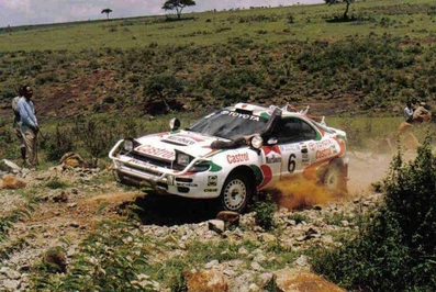 Markku Alén - Ilkka Kivimäki
40º Martini Safari Rally Kenya 1992. Toyota Celica Turbo 4WD -ST185- (K-AM 1014). Clasificado 5º.

Del 27 de Marzo al 1 de Abril, Nairobi, Kenya, África.
Superficie: tierra.

El Rally tenia un total de 4387.84 km con 105 controles horarios.

Tomaron la salida 47 equipos, finalizaron 21.@
Palabras clave: ;Toyota;Celica;ST185;Safari;1992